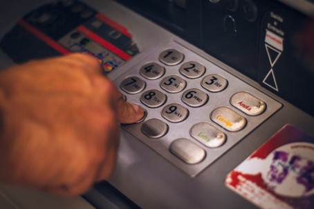 Un code bancaire est une « chose » susceptible d’être escroquée